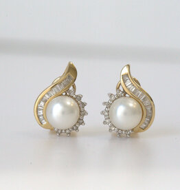 American Jewelry ESTATE 14k Yellow Gold 1/2ctw Round & Baguette Diamond 7.75mm Freshwater Pearl Stud Earrings