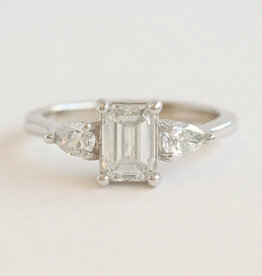 American Jewelry ESTATE 14k White Gold 1.50ctw G/VS1 GIA Emerald & Pear Diamond Past Present Future Engagement Ring (Size 4.5)