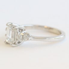 American Jewelry ESTATE 14k White Gold 1.50ctw G/VS1 GIA Emerald & Pear Diamond Past Present Future Engagement Ring (Size 4.5)