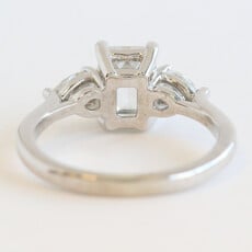 American Jewelry ESTATE 14k White Gold 1.50ctw G/VS1 GIA Emerald & Pear Diamond Past Present Future Engagement Ring (Size 4.5)