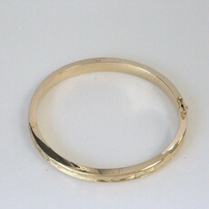 American Jewelry ESTATE 14k Yellow Gold 10mm Engraved Omega Bracelet (7")