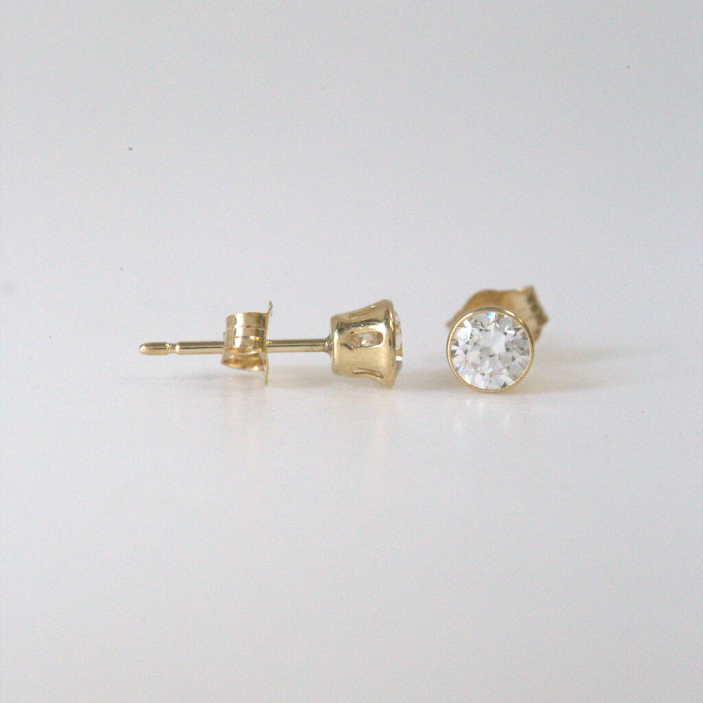 American Jewelry ESTATE 14k Yellow Gold 1/2ctw Round VS Diamond Bezel Stud Earrings