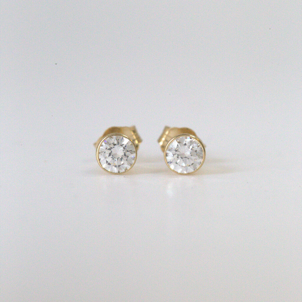 American Jewelry ESTATE 14k Yellow Gold 1/2ctw Round VS Diamond Bezel Stud Earrings