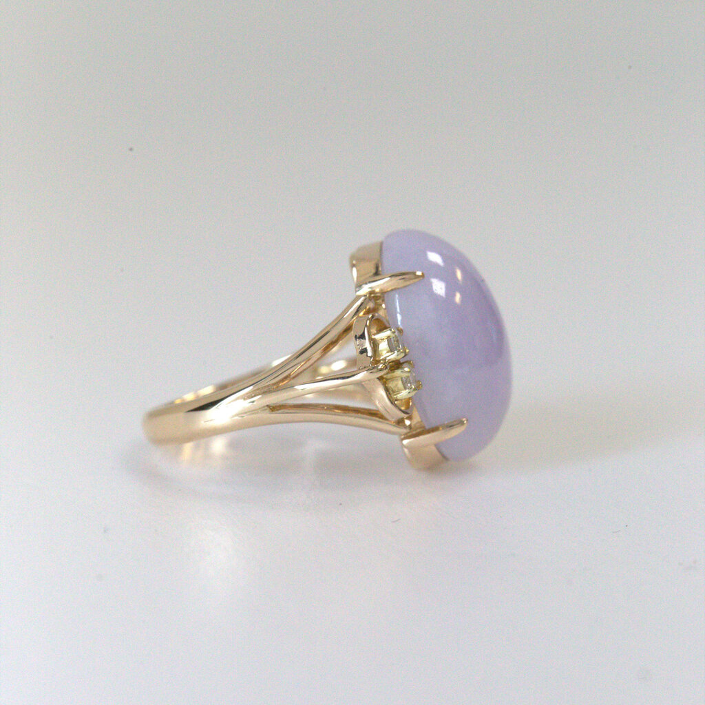 ESTATE 14k Yellow Gold Lavender Jade with approx .12ctw Diamond Accented Fashion Ring