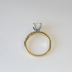 American Jewelry 18k Two-Tone White/Yellow Gold 2.11ctw (1.75ct Lab-Grown Oval E/VS1 IGI Engagement Ring (Size 7.25)