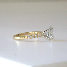 American Jewelry 18k Two-Tone White/Yellow Gold 2.11ctw (1.75ct Lab-Grown Oval E/VS1 IGI Engagement Ring (Size 7.25)