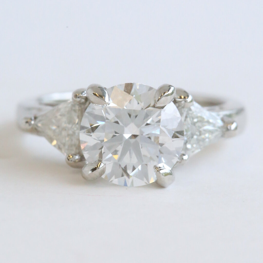 American Jewelry Platinum 3.26ctw (2.51 F/VS1 Lab IGI Ctr) Round & Trillion Diamond Three Stone Engagement Ring