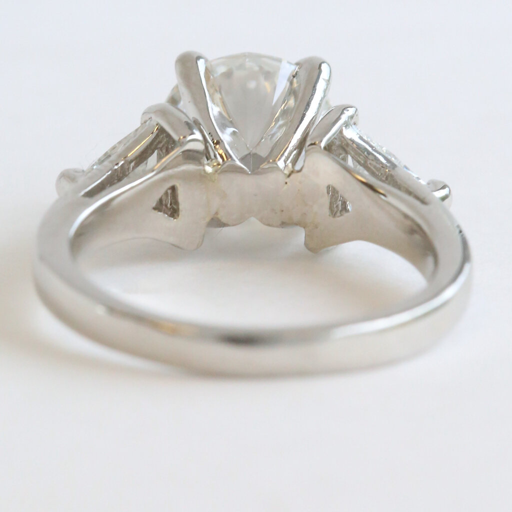 American Jewelry Platinum 3.26ctw (2.51 F/VS1 Lab IGI Ctr) Round & Trillion Diamond Three Stone Engagement Ring