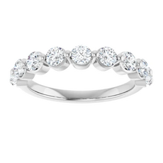 American Jewelry 14k White Gold .90ctw Diamond Shared Prong Wedding Band (Size 7)
