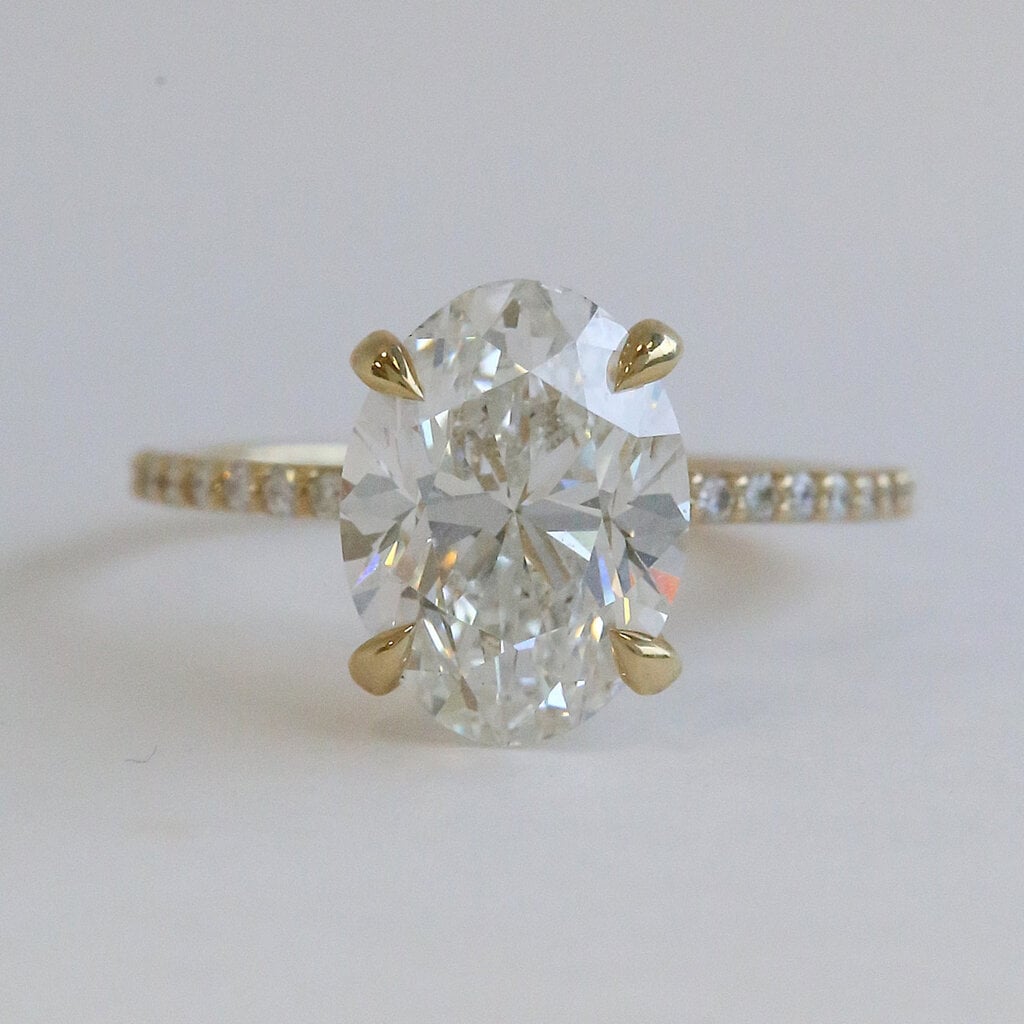 American Jewelry 14k Yellow Gold 4.23ctw (4.01 G/VS2) Lab Grown Oval Diamond Accented Solitaire Engagement Ring