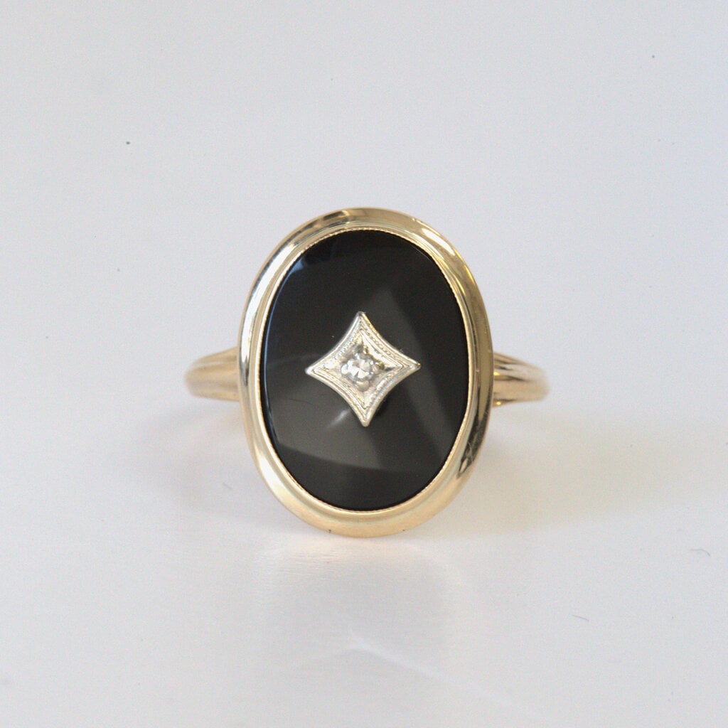 ESTATE 14k Yellow Gold Oval Onyx 0.01ctw Diamond Vintage Ring (Size 8.25)
