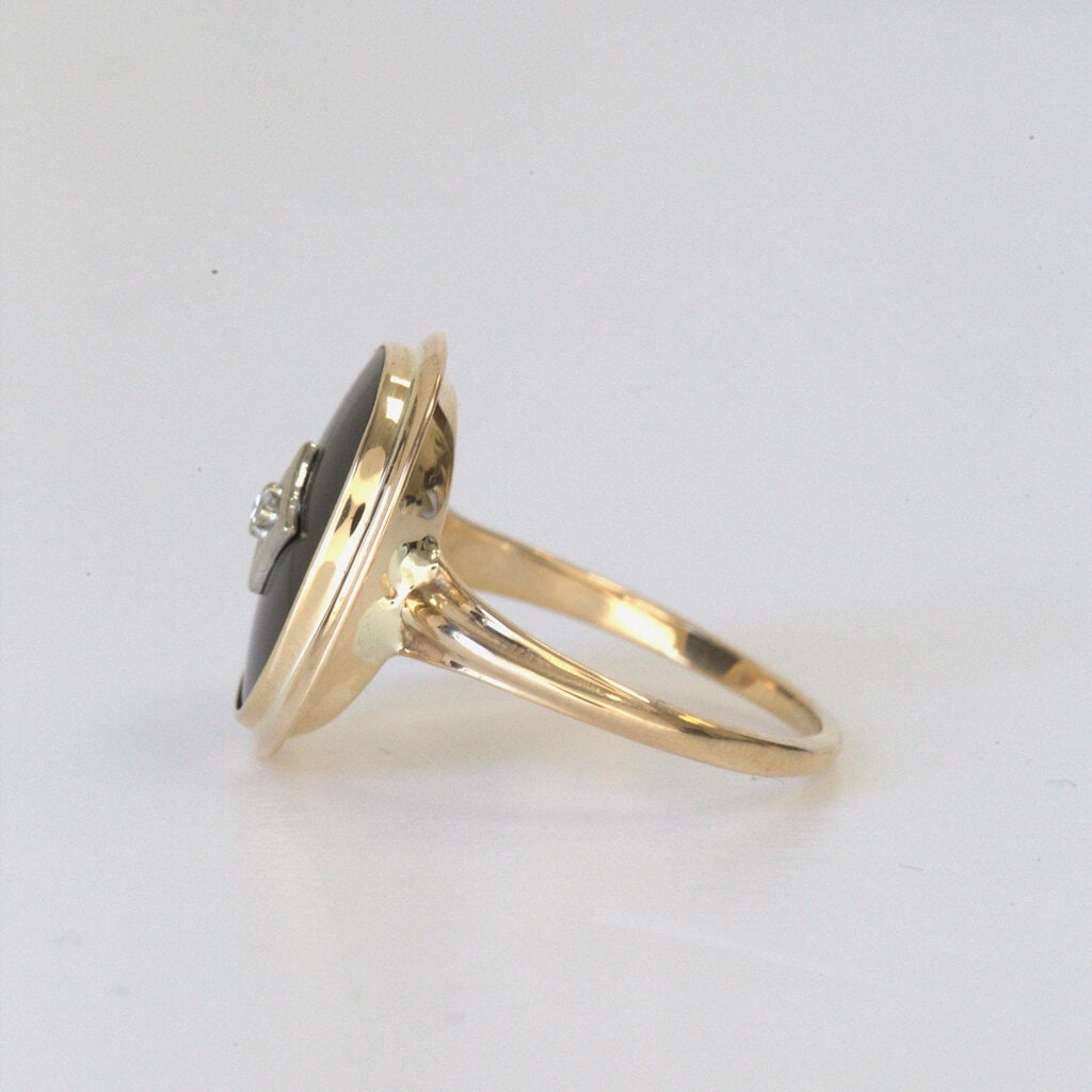 ESTATE 14k Yellow Gold Oval Onyx 0.01ctw Diamond Vintage Ring (Size 8.25)