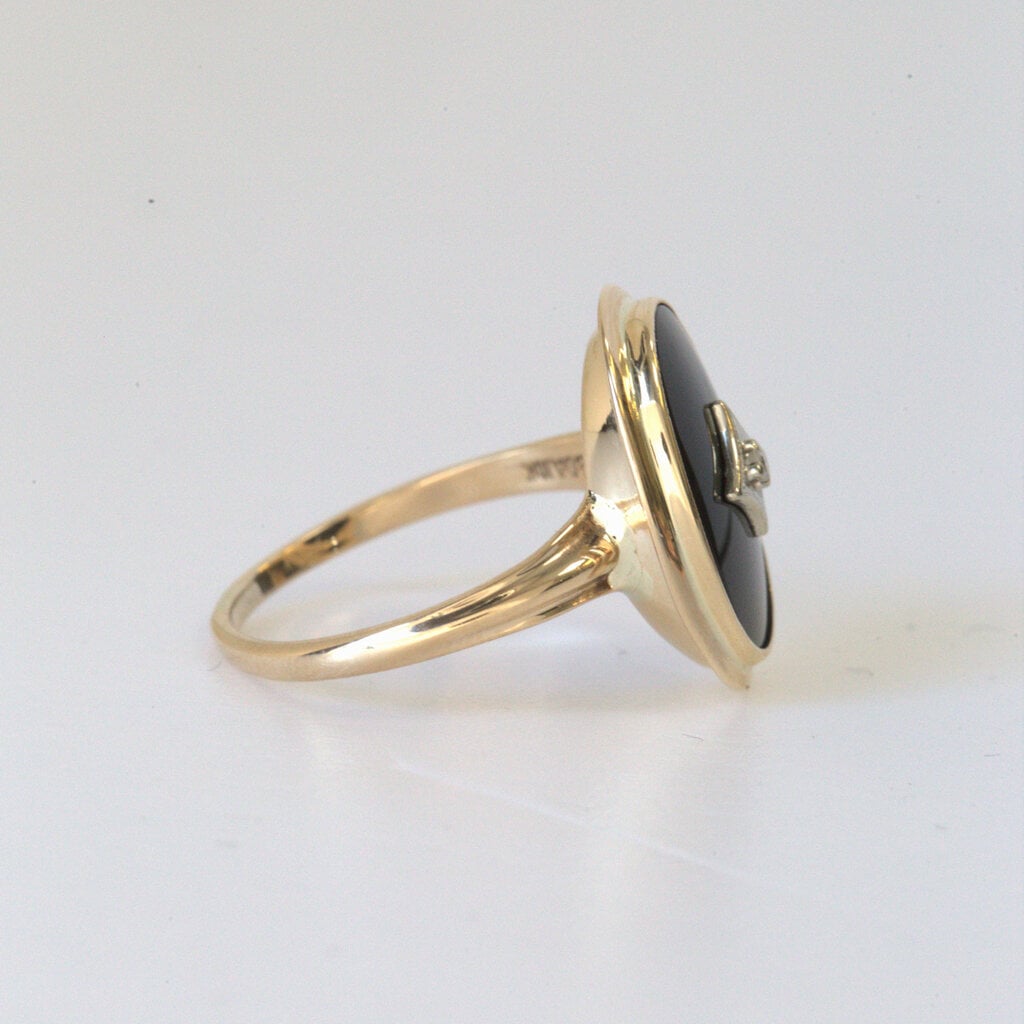 ESTATE 14k Yellow Gold Oval Onyx 0.01ctw Diamond Vintage Ring (Size 8.25)