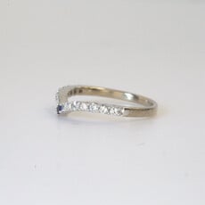 American Jewelry 14k White Gold .40 ctw Round & Baguette Diamond & Sapphire V Contour Ladies Wedding Band (Size 7)