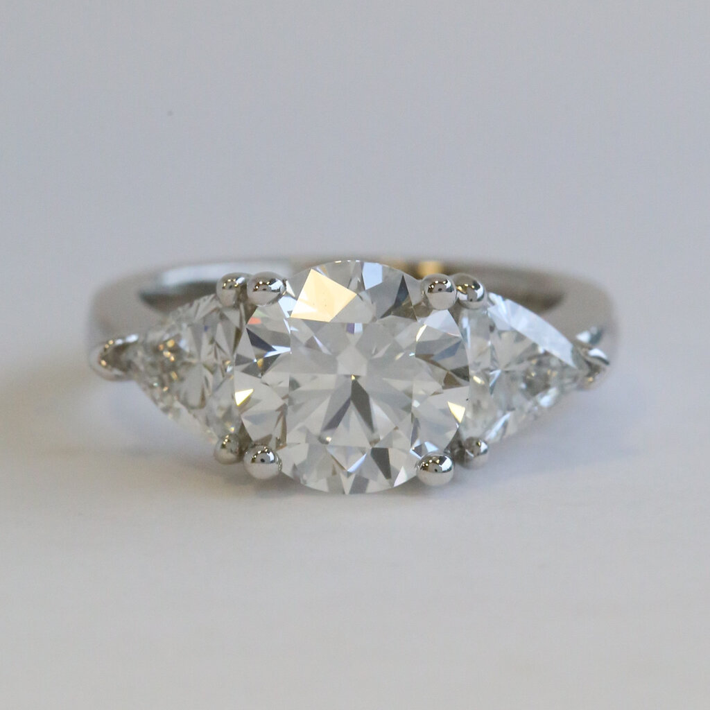 American Jewelry 14k White Gold 4.33ctw (3.01 F/VS1 IGI Ctr) Lab Grown Round & Trillion Diamond 3 Stone Engagement Ring