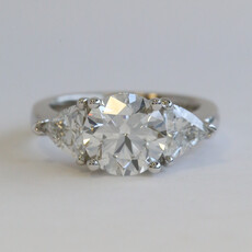American Jewelry 14k White Gold 4.33ctw (3.01 F/VS1 IGI Ctr) Lab Grown Round & Trillion Diamond 3 Stone Engagement Ring