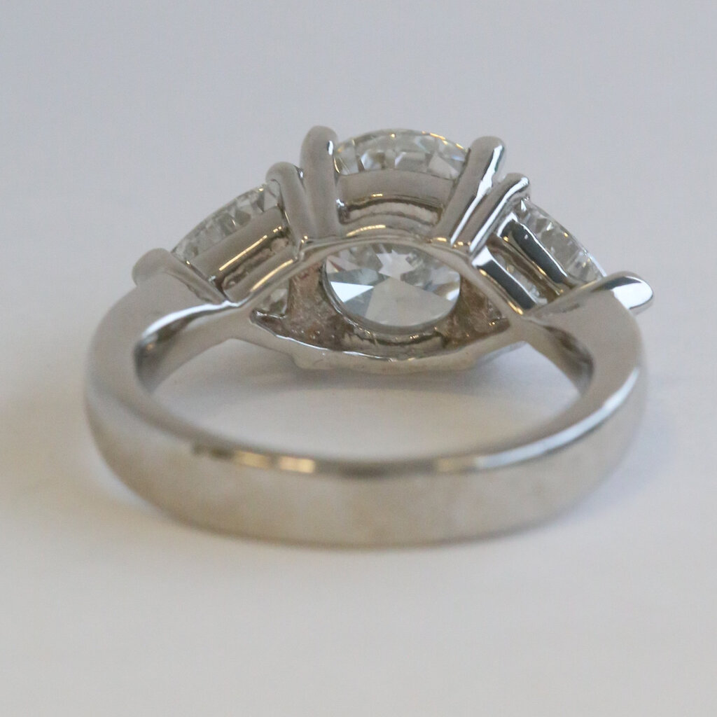 American Jewelry 14k White Gold 4.33ctw (3.01 F/VS1 IGI Ctr) Lab Grown Round & Trillion Diamond 3 Stone Engagement Ring