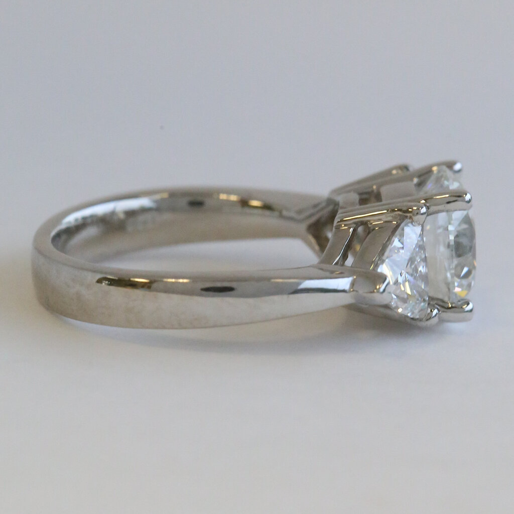 American Jewelry 14k White Gold 4.33ctw (3.01 F/VS1 IGI Ctr) Lab Grown Round & Trillion Diamond 3 Stone Engagement Ring