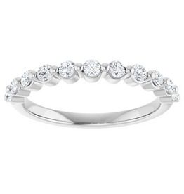 American Jewelry 14k White Gold .50ctw Diamond Single Shared Pprong Straight Wedding Band Ring (size 7)