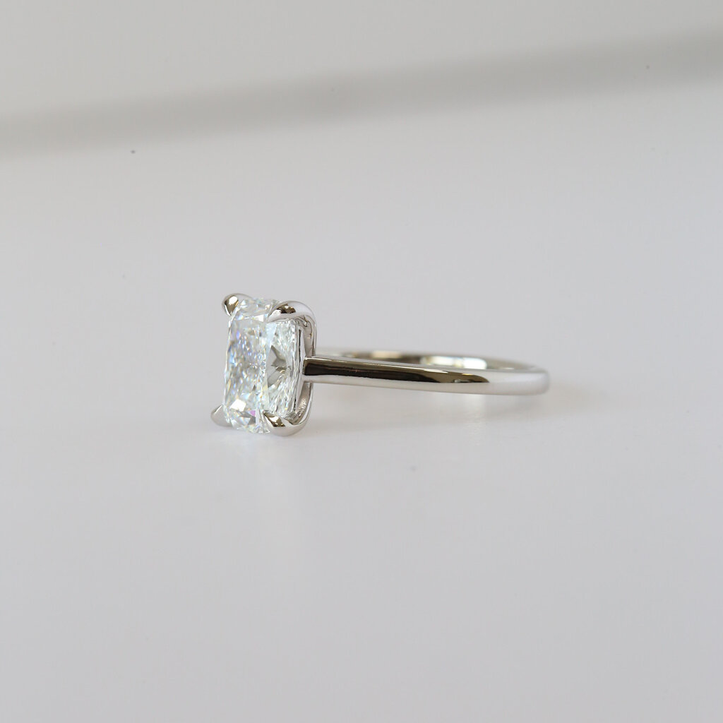 American Jewelry 18k White Gold 1.50ct E/VS2 Elongated Cushion Diamond Cathedral Solitaire Engagement Ring (Size 4.5)
