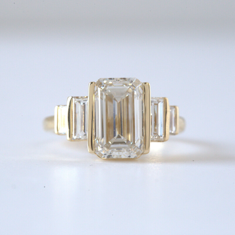 14k Yellow Gold 4.30ctw (3.59 F/VVS2 IGI Center) Emerald Lab Grown 5-Stone Half Bezel Diamond Engagement Ring (Size 7.25)