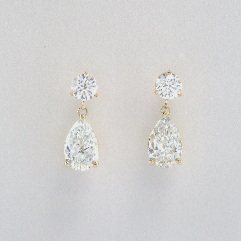 American Jewelry 14k Yellow Gold 4ctw Round Brilliant (1ctw) & Pear (1.5ct each) Lab Grown Diamond Dangle Stud Earrings