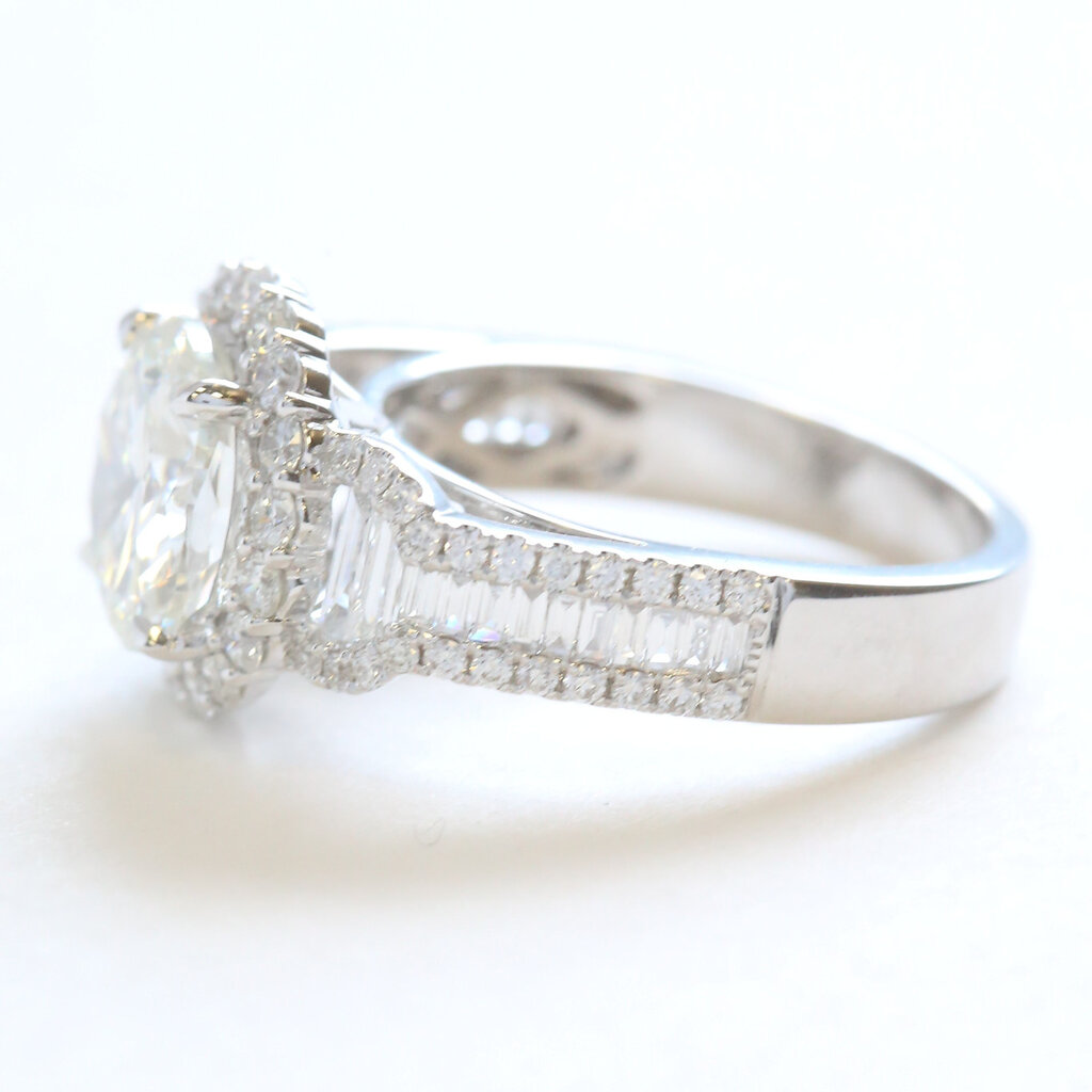 American Jewelry 18k White Gold 4.22ctw (3.00 I/VS1 GIA Ctr) Round Diamond Accented Baguette Halo Engagement Ring