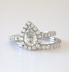 ESTATE 14k White Gold 1.75ctw (1ct H/SI1 Center) Pear Halo Diamond Engagement Ring with .30ctw Diamond Wedding Band