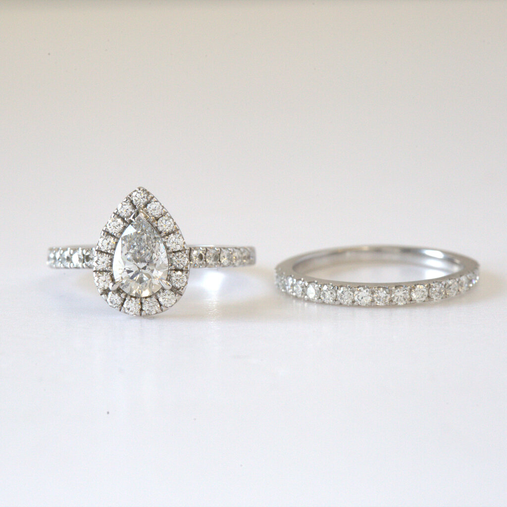ESTATE 14k White Gold 1.75ctw (1ct H/SI1 Center) Pear Halo Diamond Engagement Ring with .30ctw Diamond Wedding Band