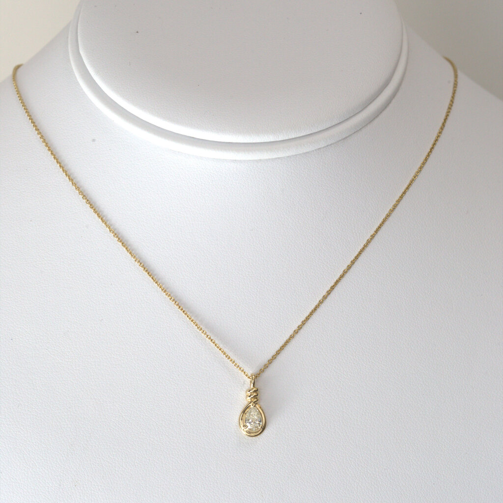 American Jewelry 14k Yellow Gold 0.32ct Pear Diamond Twisted Pendant Necklace (14"-18")