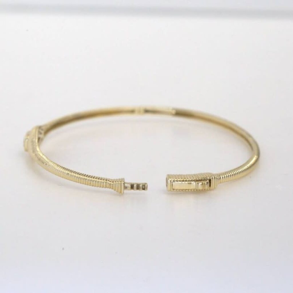 American Jewelry 14k Yellow Gold 0.31ct Emerald Diamond Bezel Ribbed Bangle Bracelet