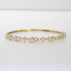 American Jewelry 14k Yellow Gold 1.94ctw Mixed Diamond Alternating Bangle Bracelet