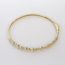 American Jewelry 14k Yellow Gold 1.94ctw Mixed Diamond Alternating Bangle Bracelet