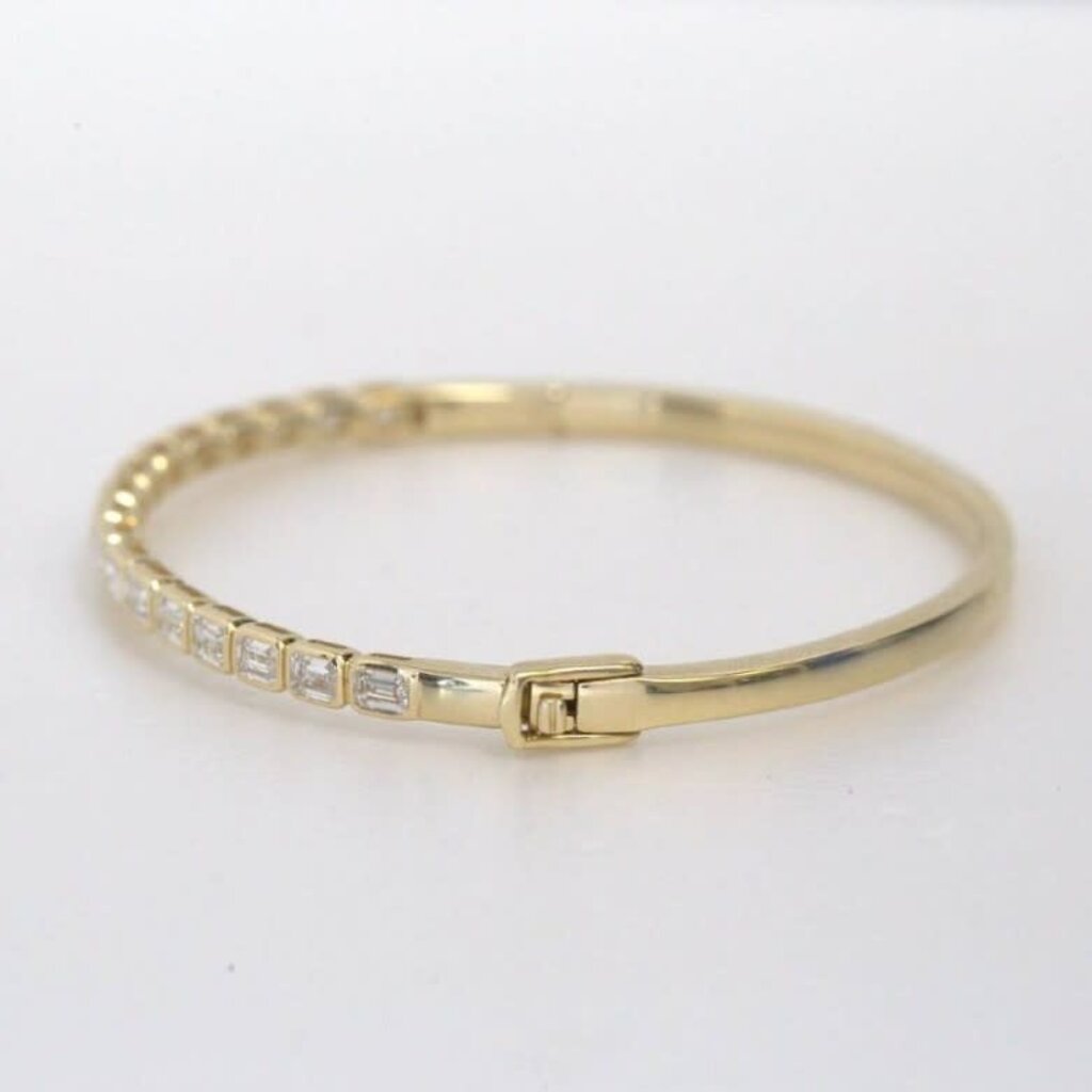 American Jewelry 14k Yellow Gold 1.86ctw Emerald Diamond Bezel Bangle Bracelet