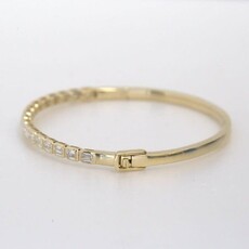 American Jewelry 14k Yellow Gold 1.86ctw Emerald Diamond Bezel Bangle Bracelet