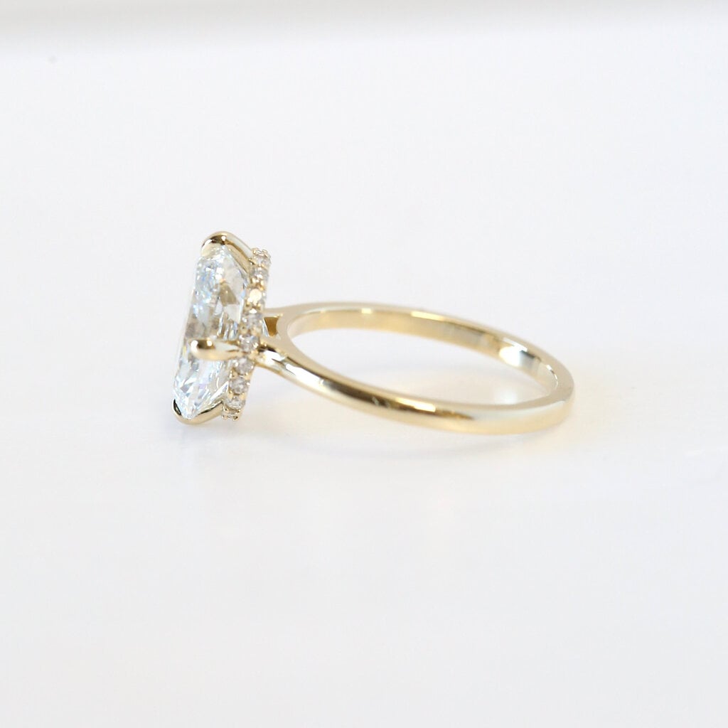 American Jewelry 14k Yellow Gold 4.46ctw (4.16ct D/VVS2 IGI Lab Grown Elongated Cushion) Compass Set Hidden Halo Engagement Ring (Size 7)