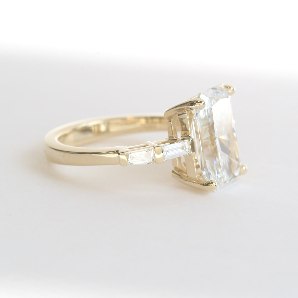 American Jewelry 14k Yellow Gold 5.85ctw (5.40 F/VS1 Lab IGI Ctr) Radiant Cut Diamond Solitaire Baguette Accented Engagement Ring