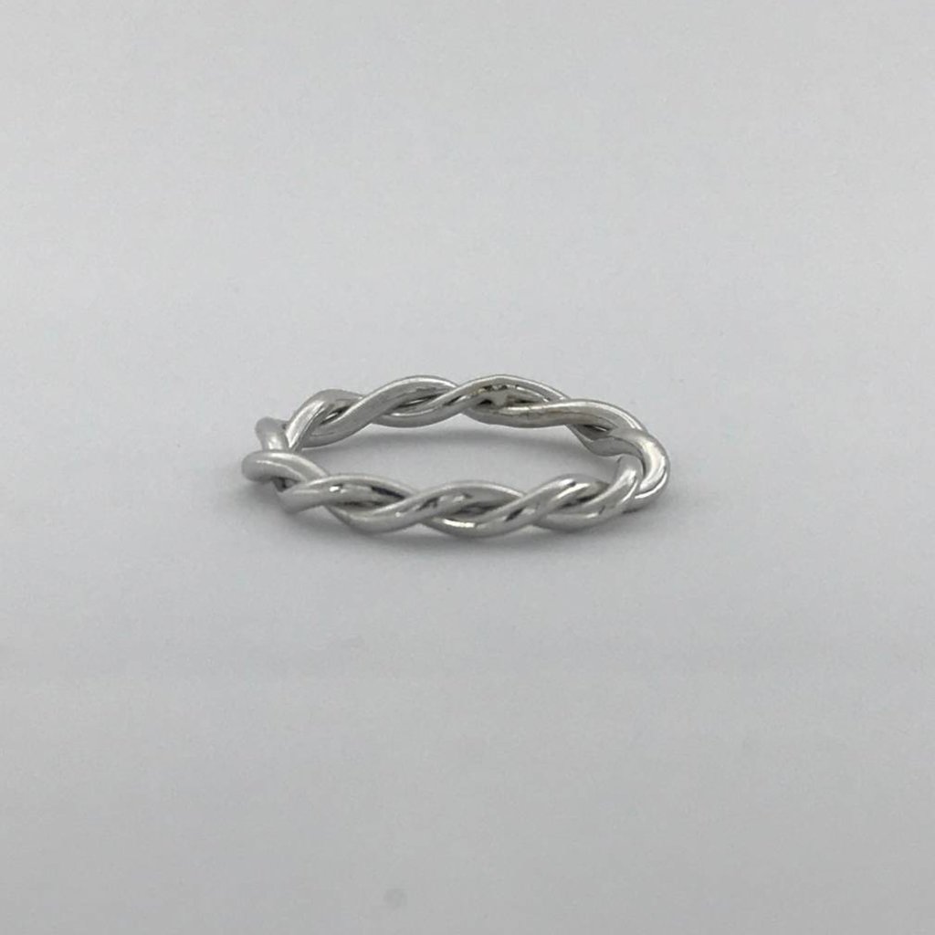 American Jewelry 14k White Gold Large Barely There Twisted Stackable Wedding Band (Size 6.5)