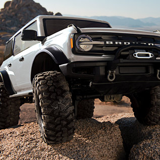 Traxxas TRA92076-4  White Traxxas TRX-4 1/10 Crawler w/2021 Ford Bronco Body (White) w/TQi 2.4GHz Radio