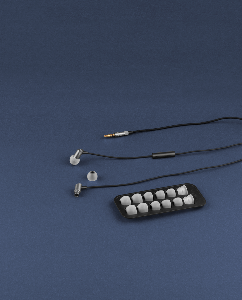 rha universal noise isolating ear headphones with universal remote and microphone