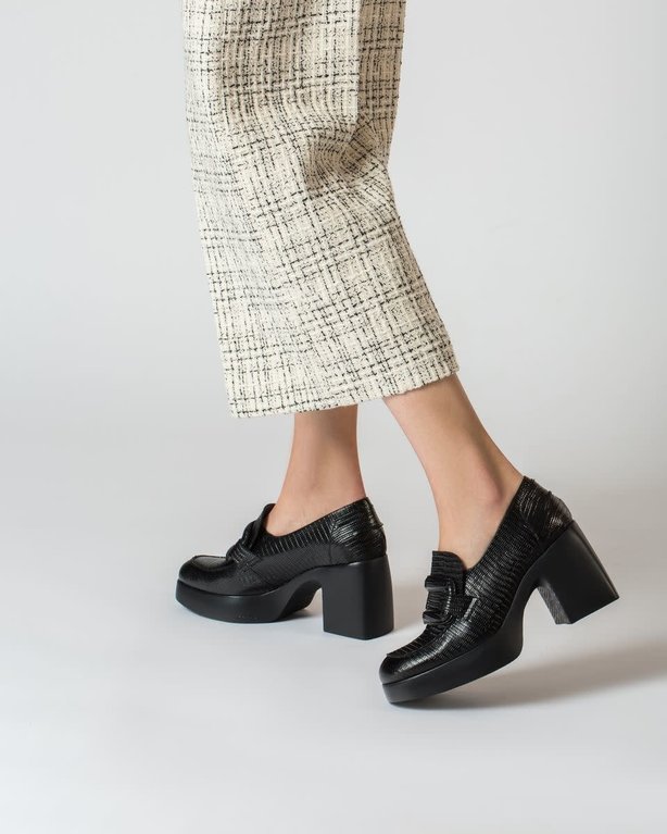 Wonders Wonders platform heel