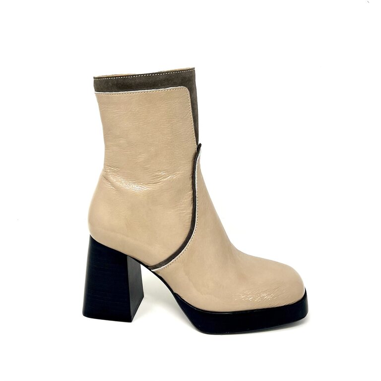 Casta Julia retro patent boot