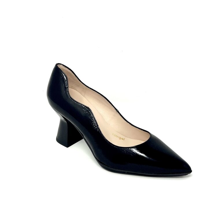 Lodi Lodi scalloped pump