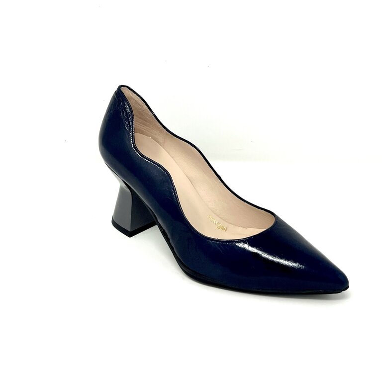 Lodi Lodi scalloped pump