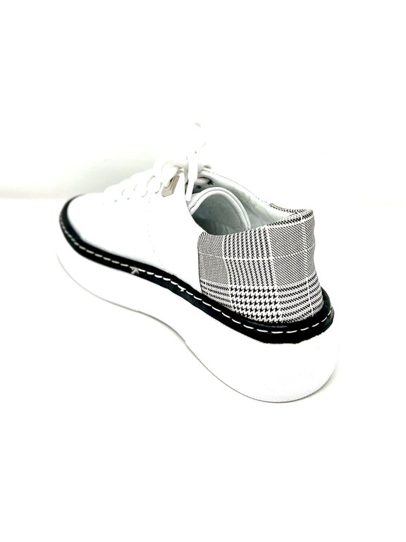 La Pinta sneaker w/plaid trim