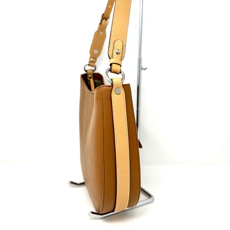 The Trend Italy Oval pebbled bag w/tan strap