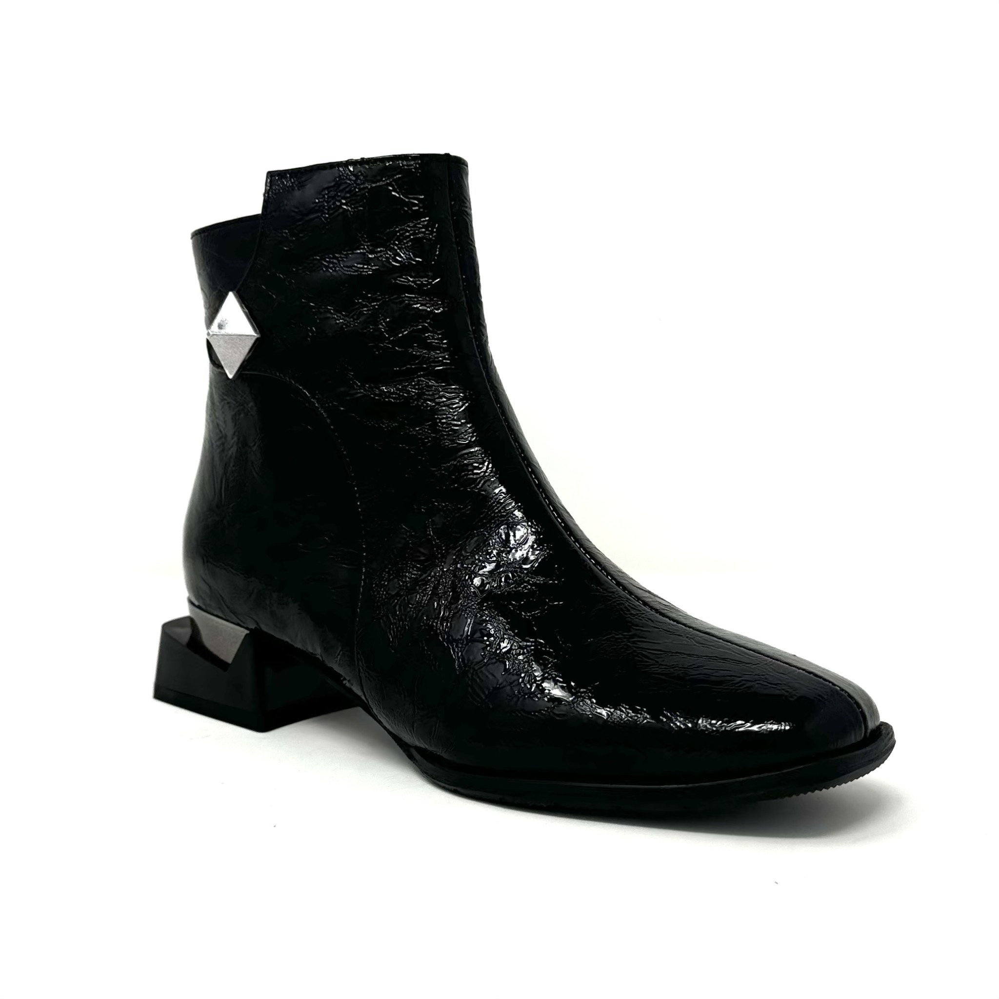 La Pinta patent boot