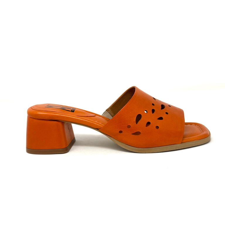 Miz Mooz Oriana slide