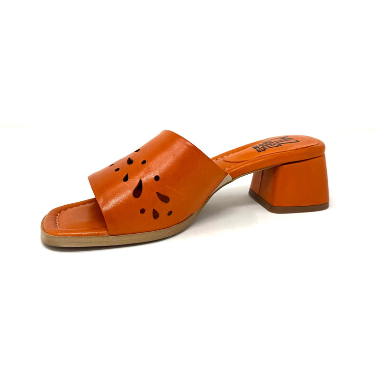 Miz Mooz Oriana slide