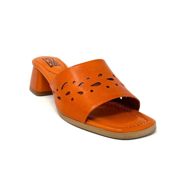 Miz Mooz Oriana slide